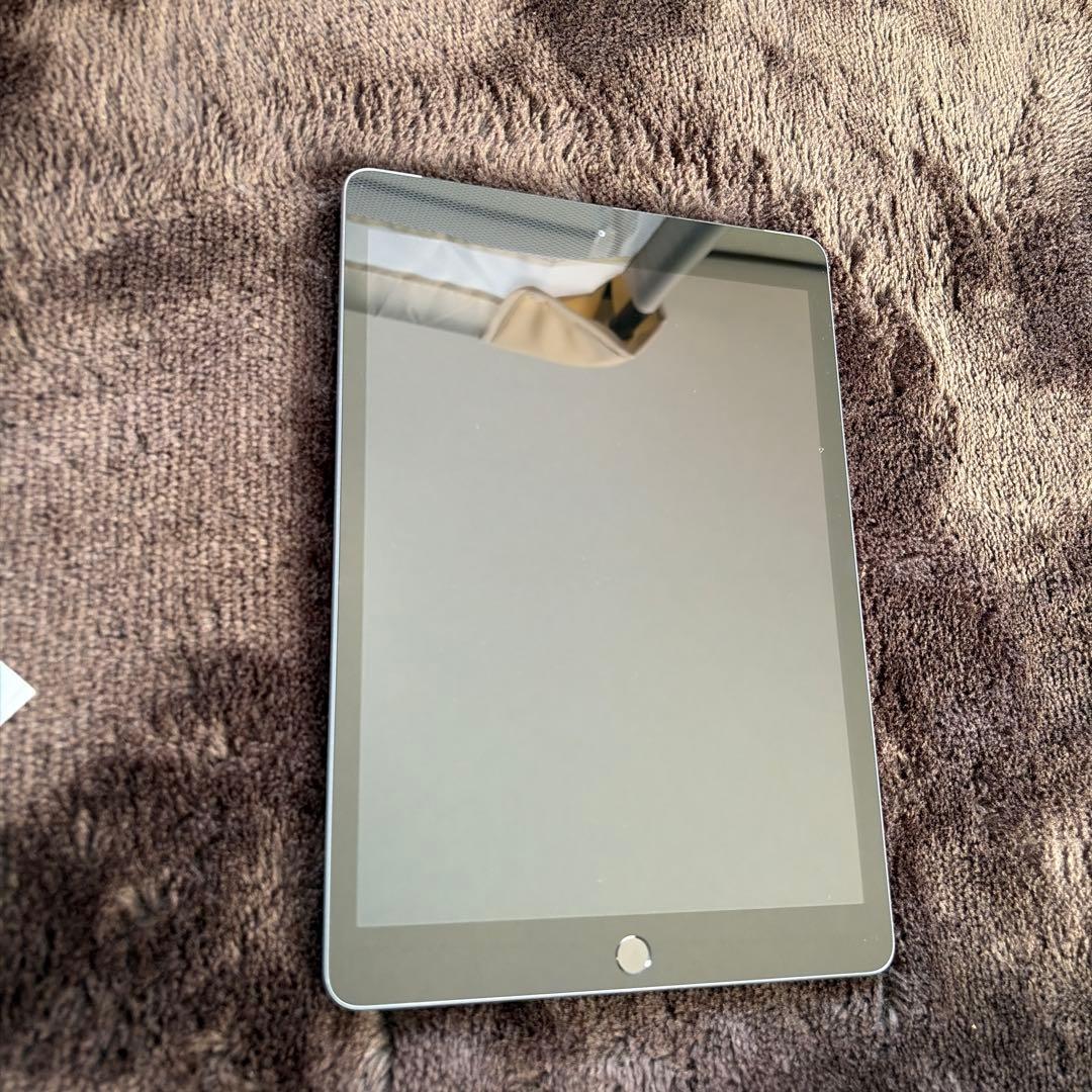 iPad 第8世代32GBブラック　simロック解除済み BT87%