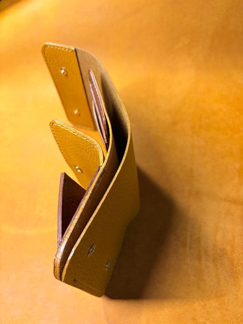 イタリアンレザードラーロで製作　三つ折り財布
