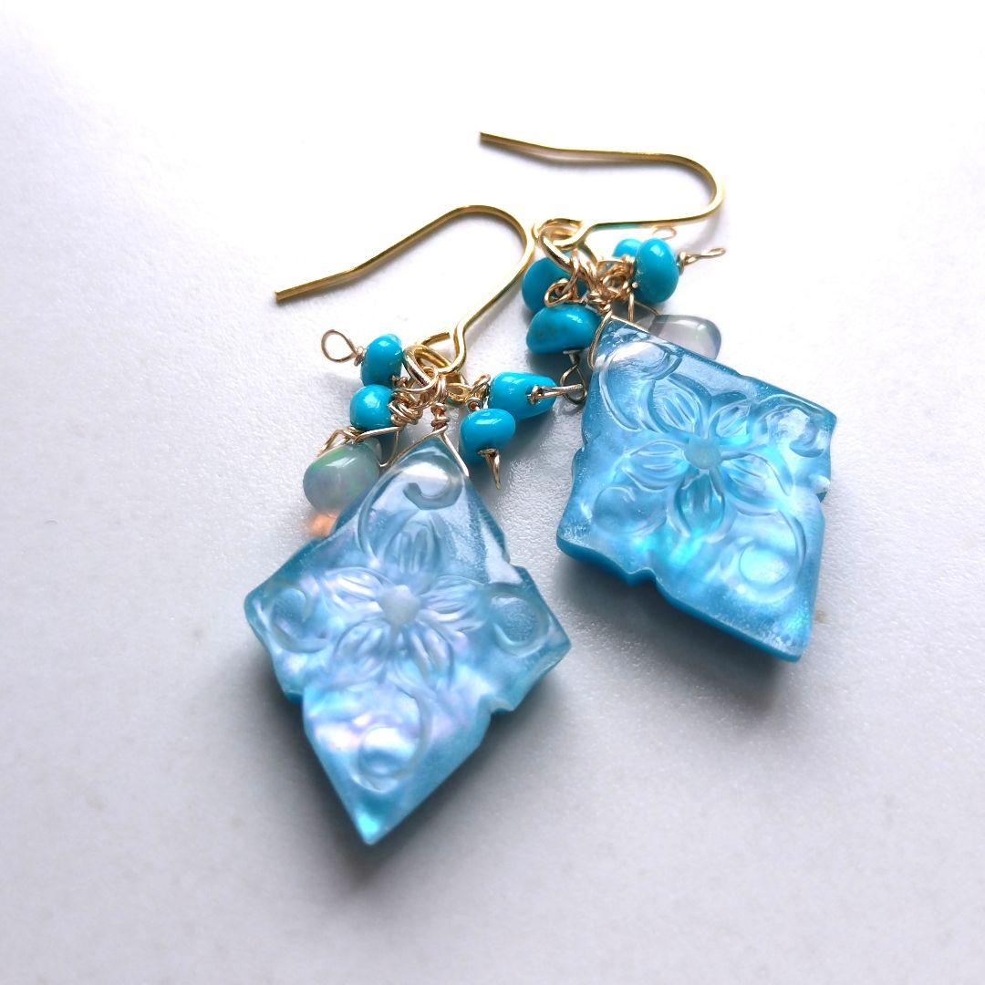 【B】練りターコイズとマザオパ 水晶のひし形フラワーカービングピアス