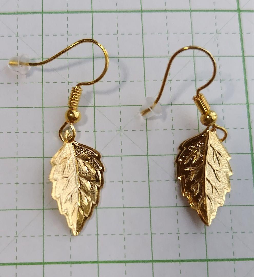HM　ピアス　ゴールド　リーフ　葉