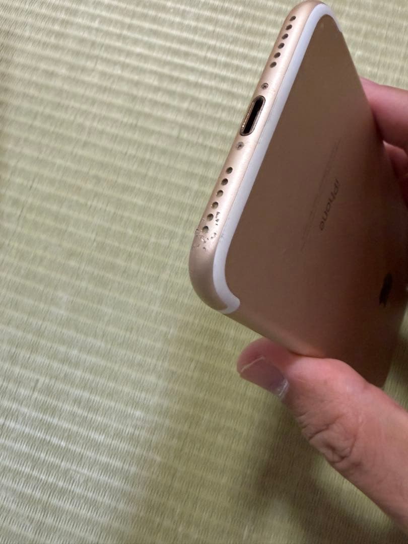 コ*ペ様 極美品！箱付、ケーブル2本付　iphone7 gold 128GB s