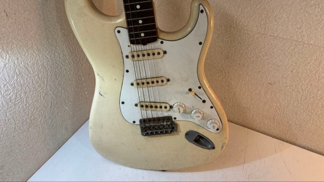 Fender Stratocaster アイボリー エレキギター