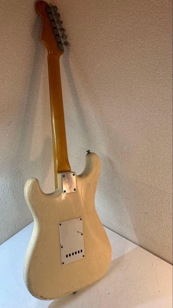 Fender Stratocaster アイボリー エレキギター