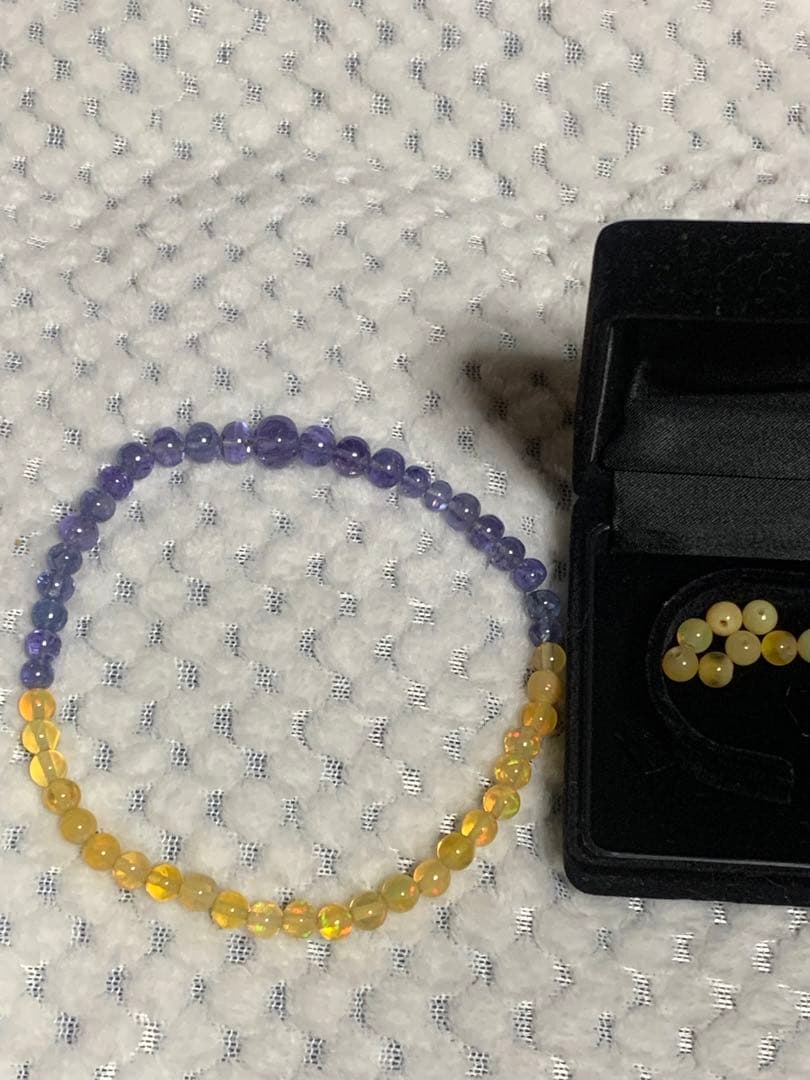 タンザナイトとプレシャスオパール