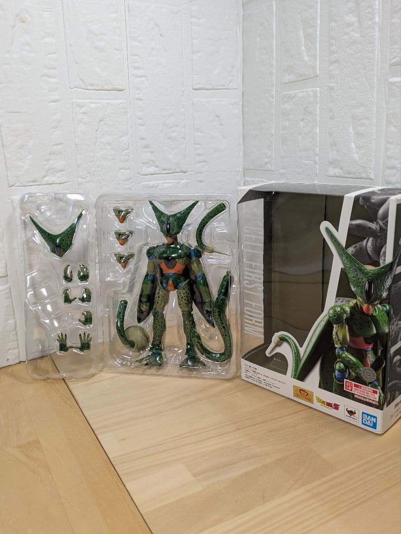新品未使用 S.H.Figuartsセル 第一形態 ドラゴンボールZ