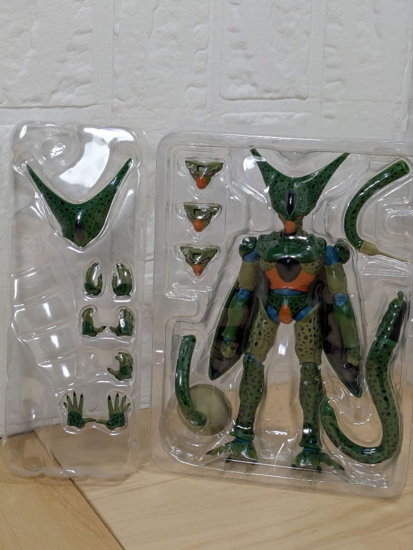 新品未使用 S.H.Figuartsセル 第一形態 ドラゴンボールZ