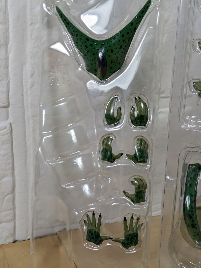 新品未使用 S.H.Figuartsセル 第一形態 ドラゴンボールZ