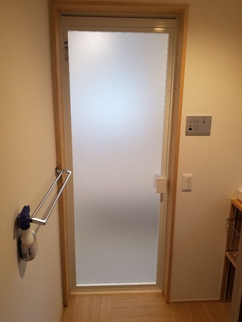 TOTO サザナ　2019年製　片開きドア　取手付