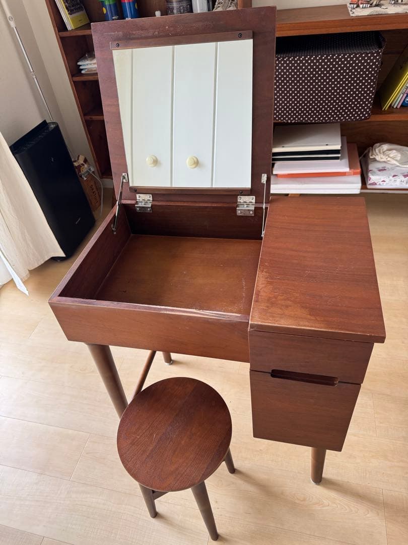 大北家具　木製ドレッサーとスツールセット