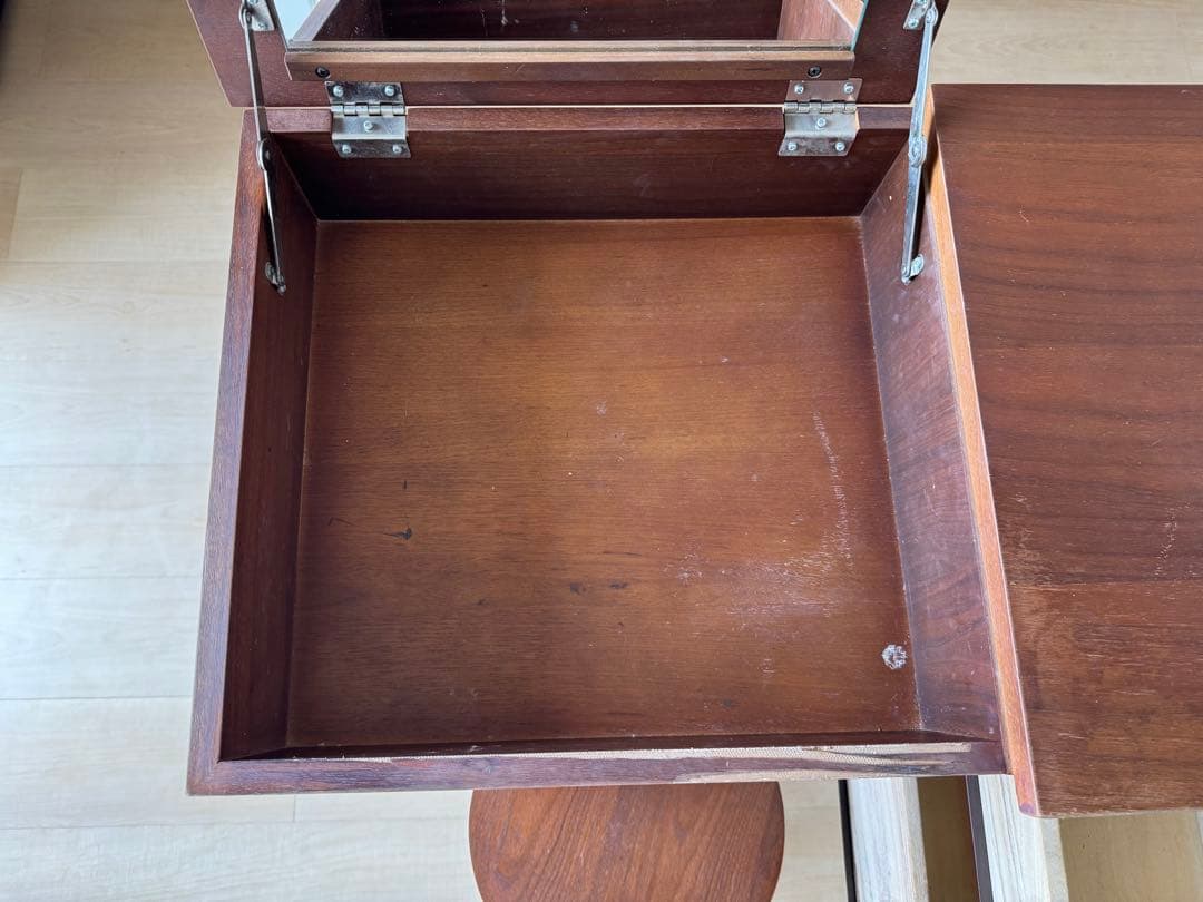 大北家具　木製ドレッサーとスツールセット