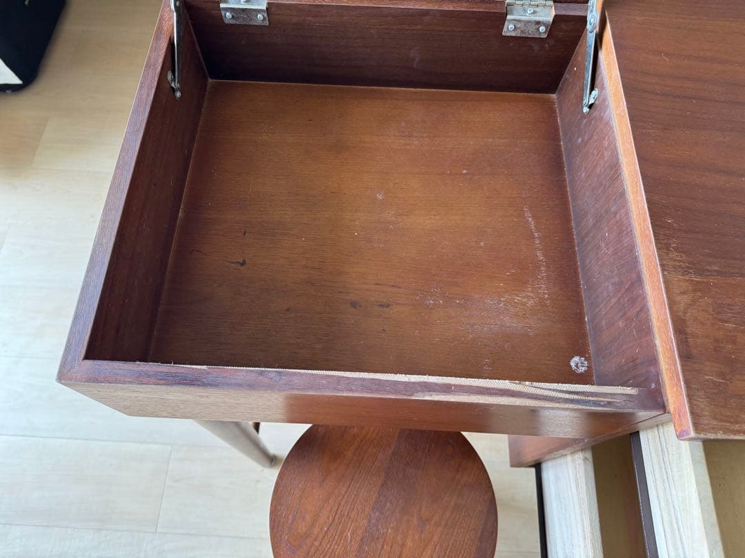 大北家具　木製ドレッサーとスツールセット