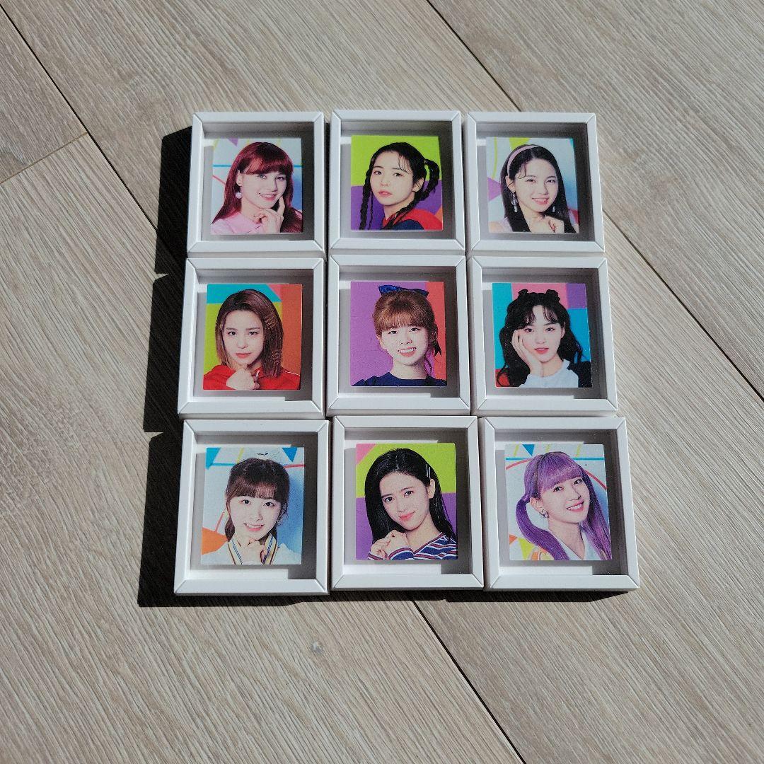 NiziU　K-POPアイドル 缶バッジとキーホルダーセット