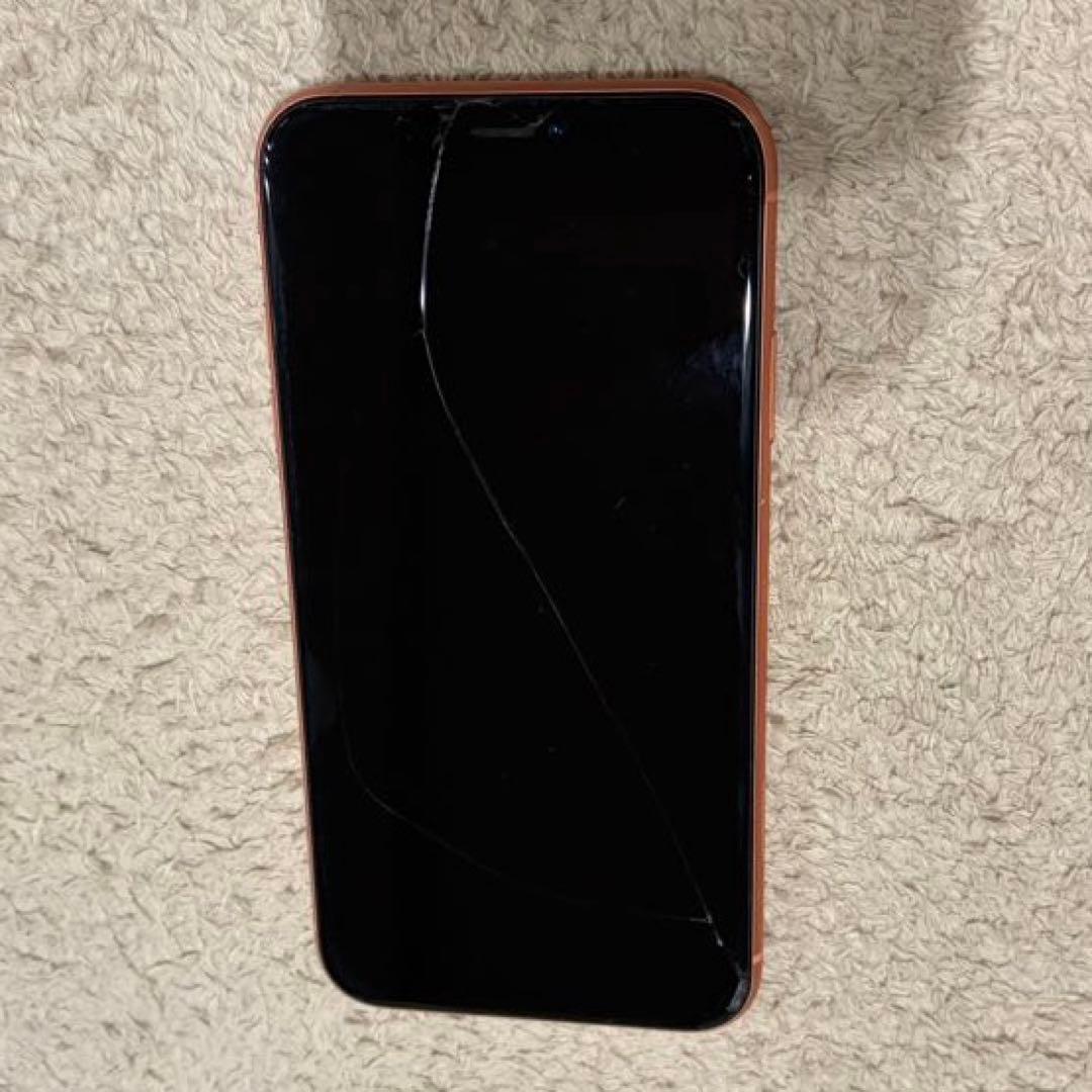 コーラル サーモンピンク iPhone XR ひび割れあり 本体