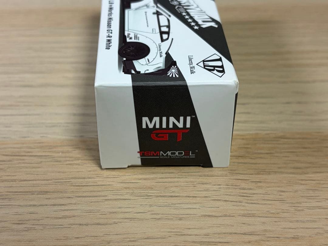 MINIGT LB works リバティウォーク　日産　GTR White 68