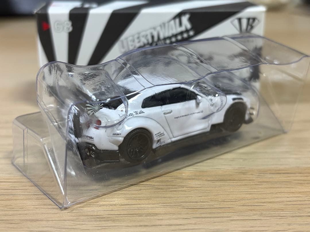 MINIGT LB works リバティウォーク　日産　GTR White 68