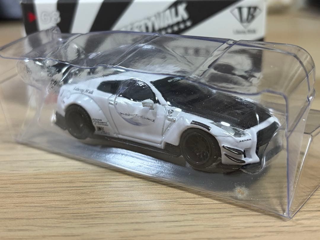MINIGT LB works リバティウォーク　日産　GTR White 68