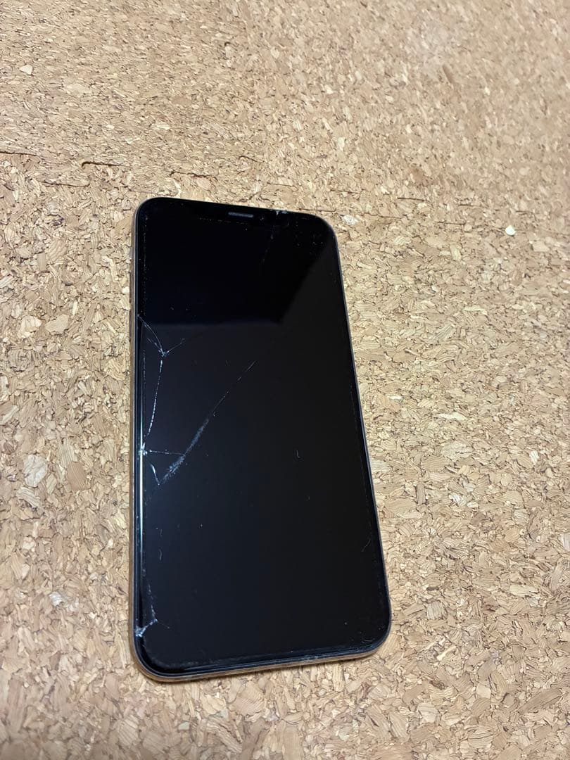 iPhone Xs 64GB 正面背面ヒビ有