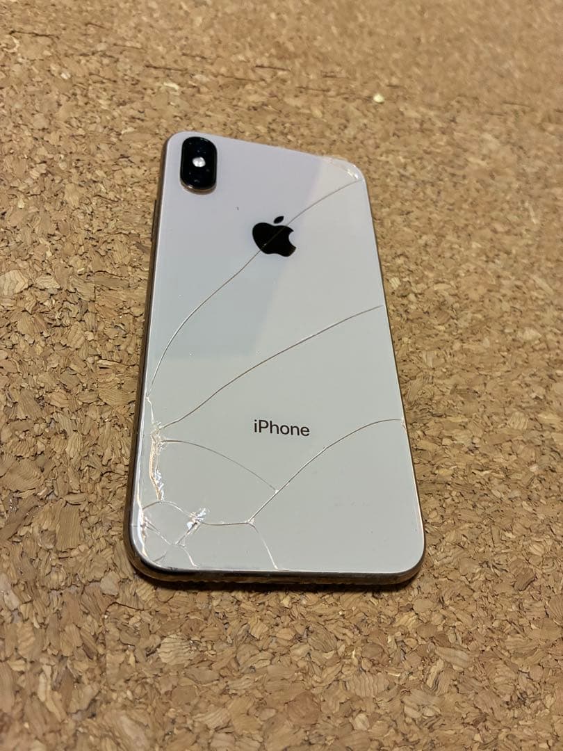 iPhone Xs 64GB 正面背面ヒビ有