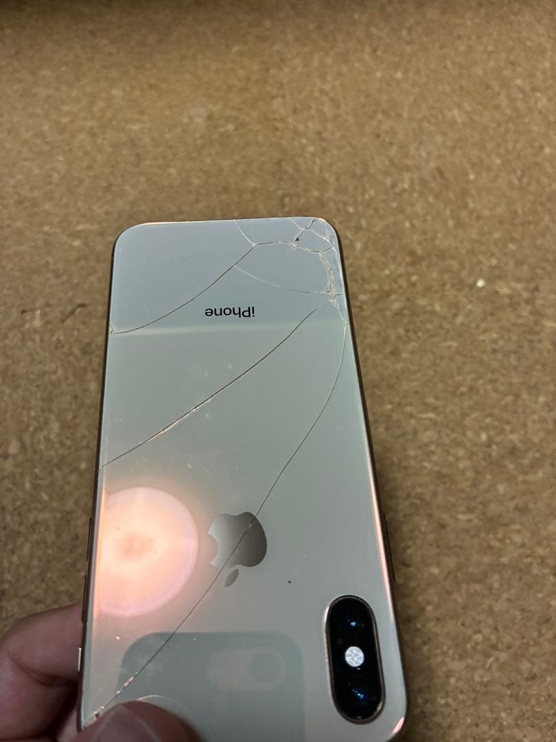 iPhone Xs 64GB 正面背面ヒビ有