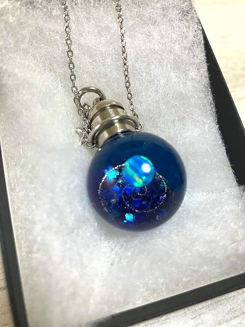 小さな宇宙をイメージ レジン 光る ハンドメイド ネックレス