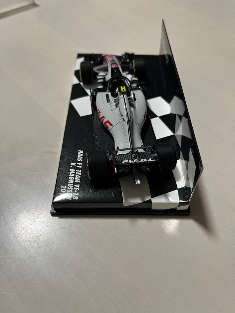 ミニチャンプス HAAS F1 TEAM 2018 K. MAGNUSSEN