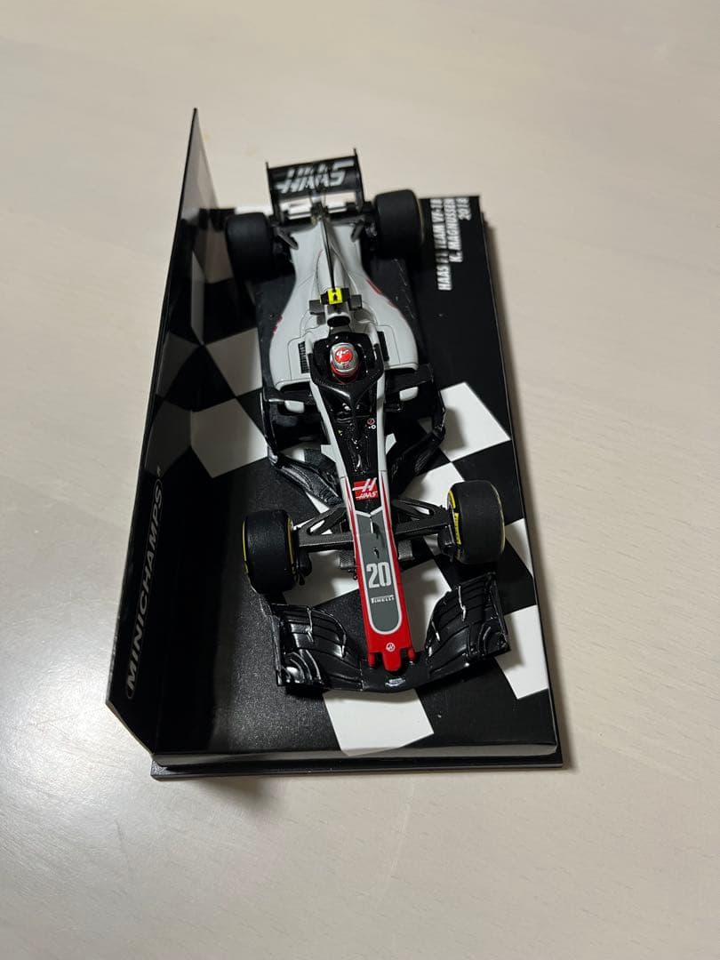 ミニチャンプス HAAS F1 TEAM 2018 K. MAGNUSSEN
