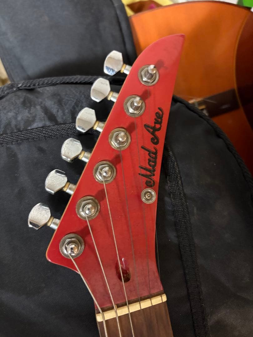 Mad Axe 赤 エレキギター