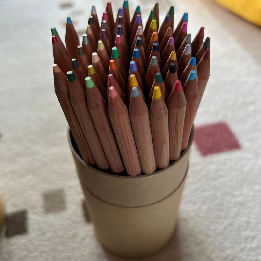 BoA直筆サイン入り60色の木製色鉛筆