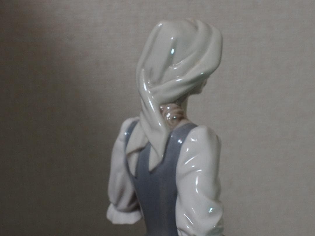★LLADRO　リヤドロ　花籠を持つ乙女　美品