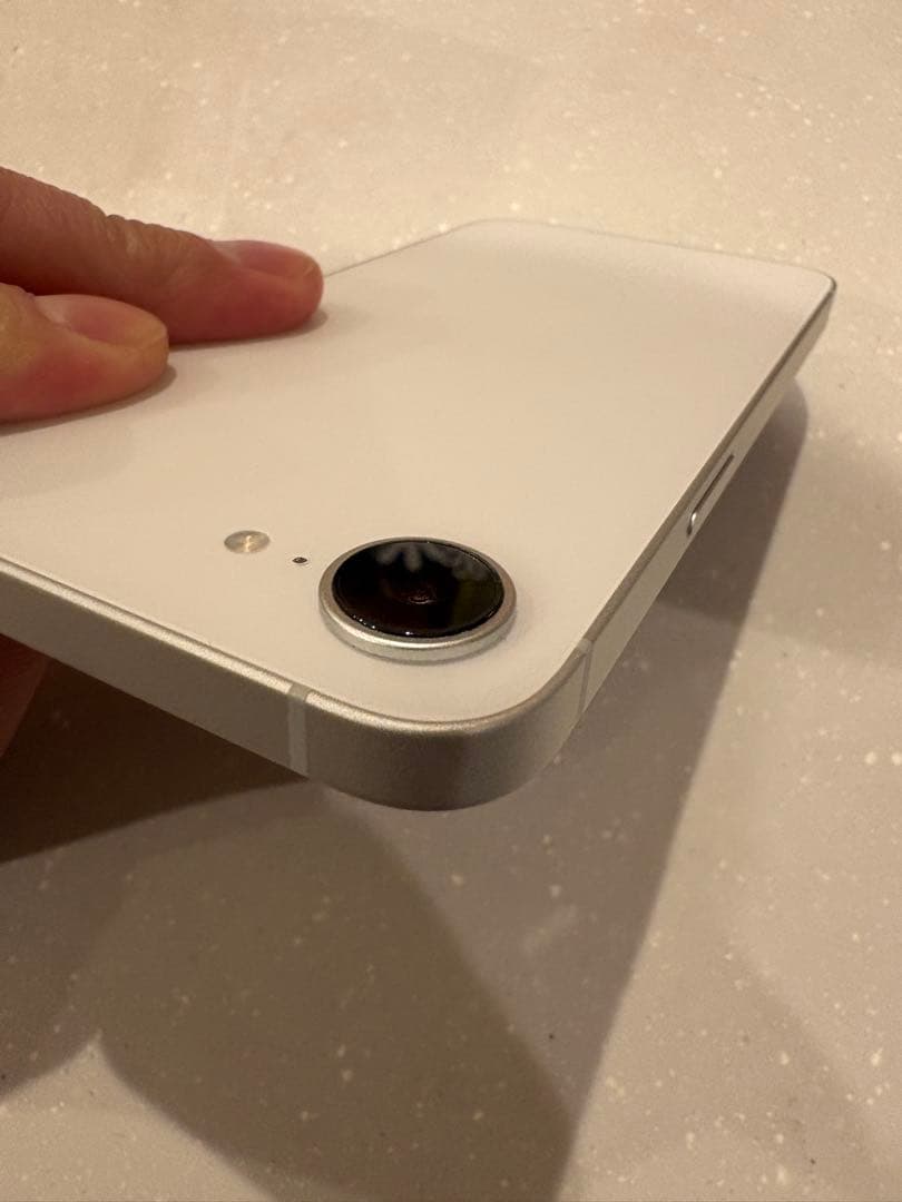 iPhone16e バッテリー100% 美品 保証有り