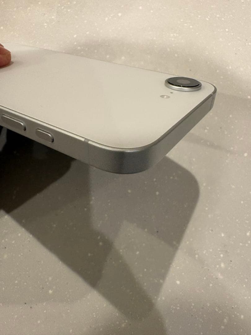 iPhone16e バッテリー100% 美品 保証有り