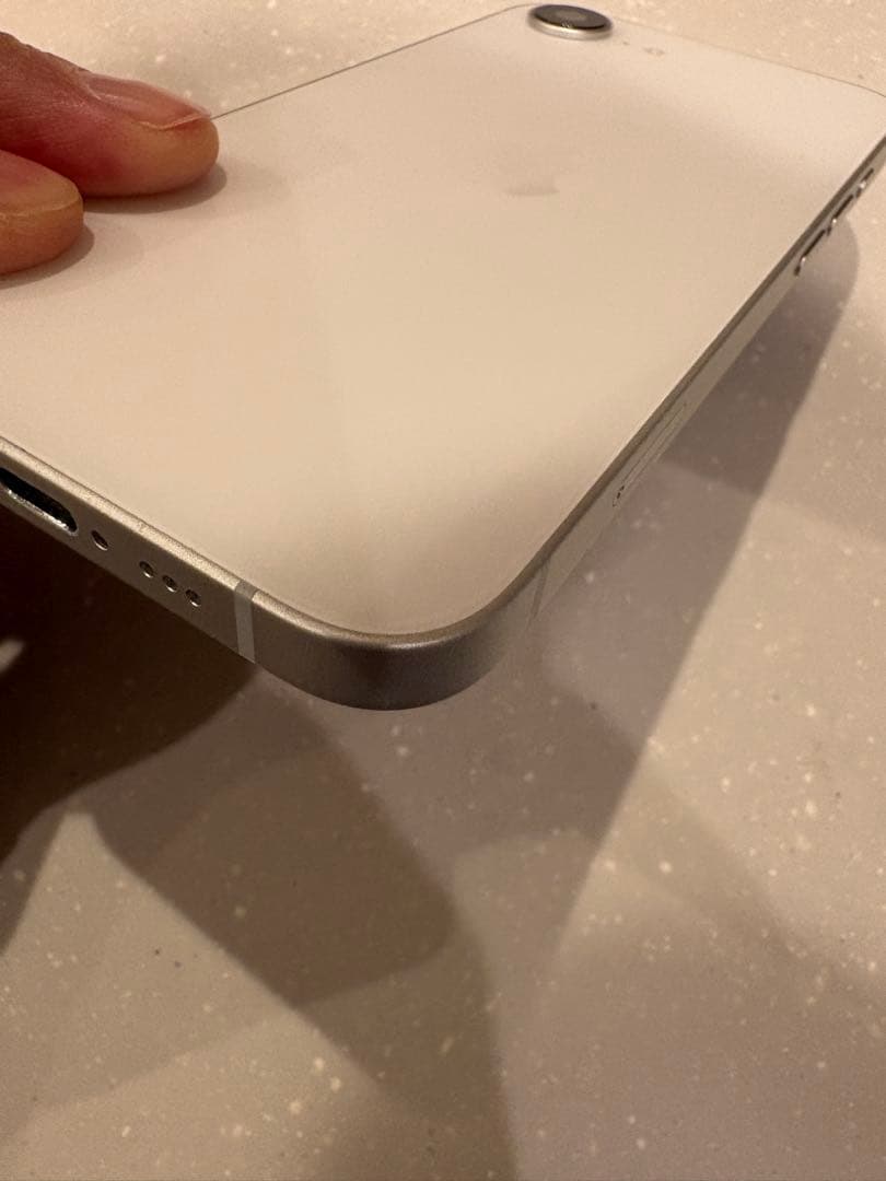 iPhone16e バッテリー100% 美品 保証有り