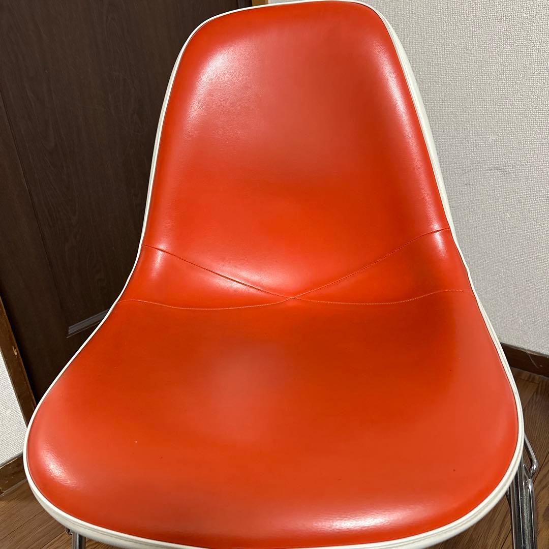 イームズチェア　スタッキングベース　オレンジ2
