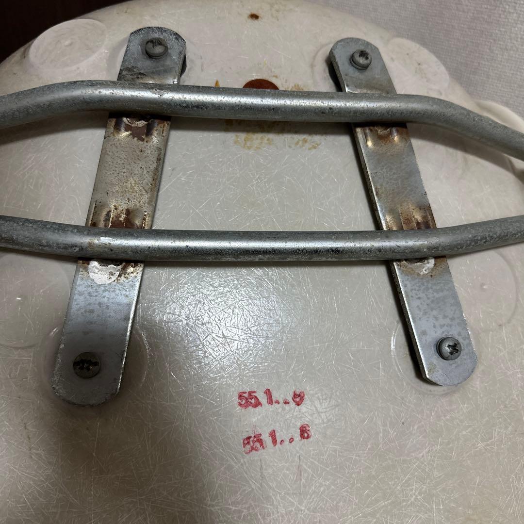 イームズチェア　スタッキングベース　オレンジ2