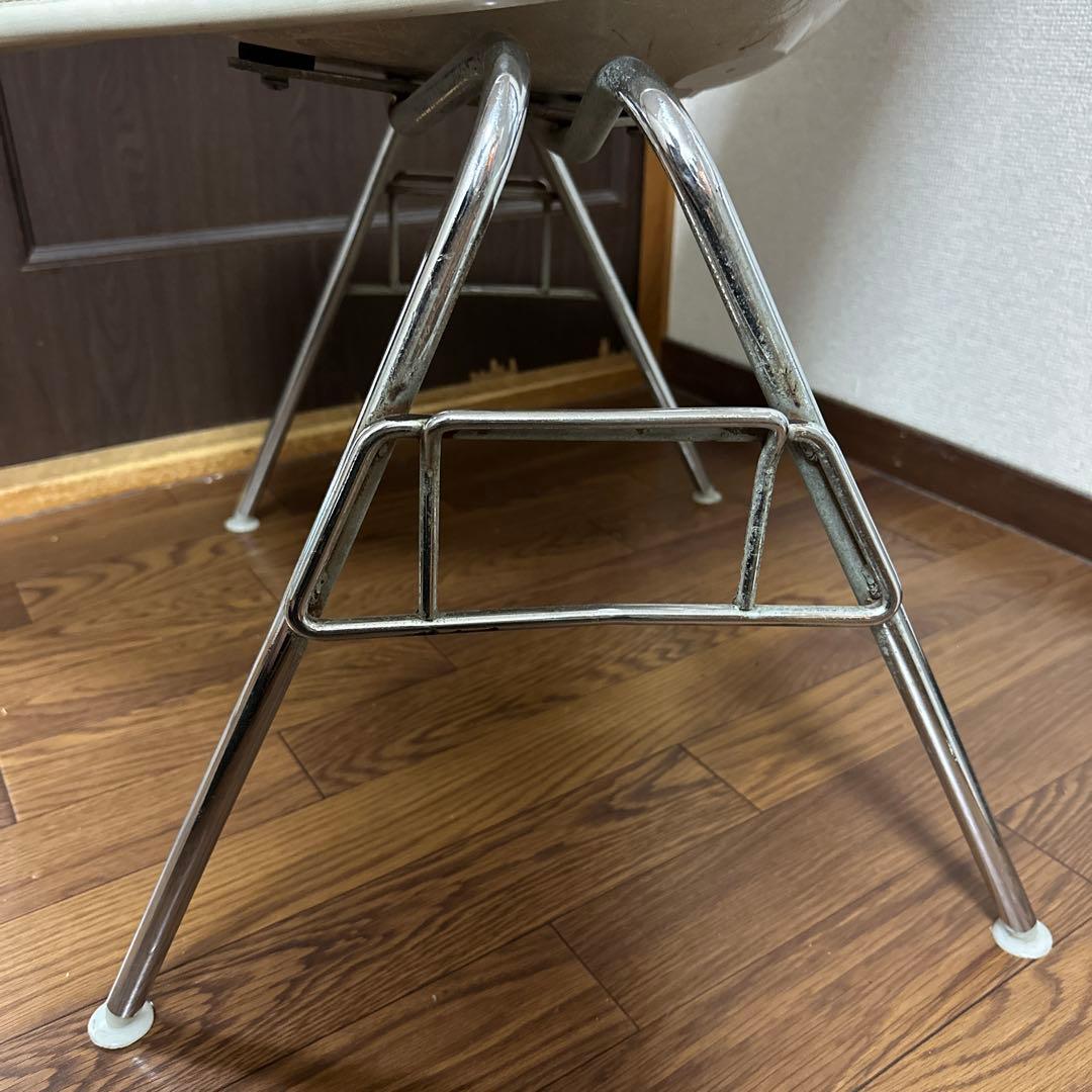 イームズチェア　スタッキングベース　オレンジ2