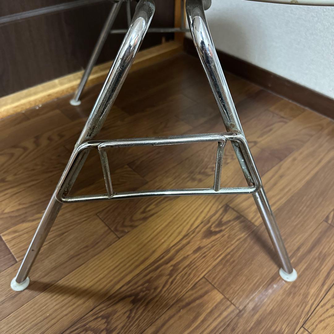 イームズチェア　スタッキングベース　オレンジ2