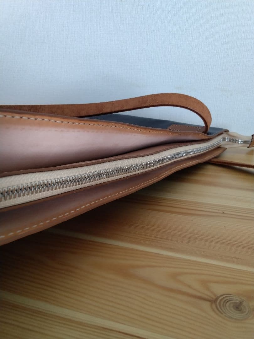 トートバッグ　牛ヌメ革