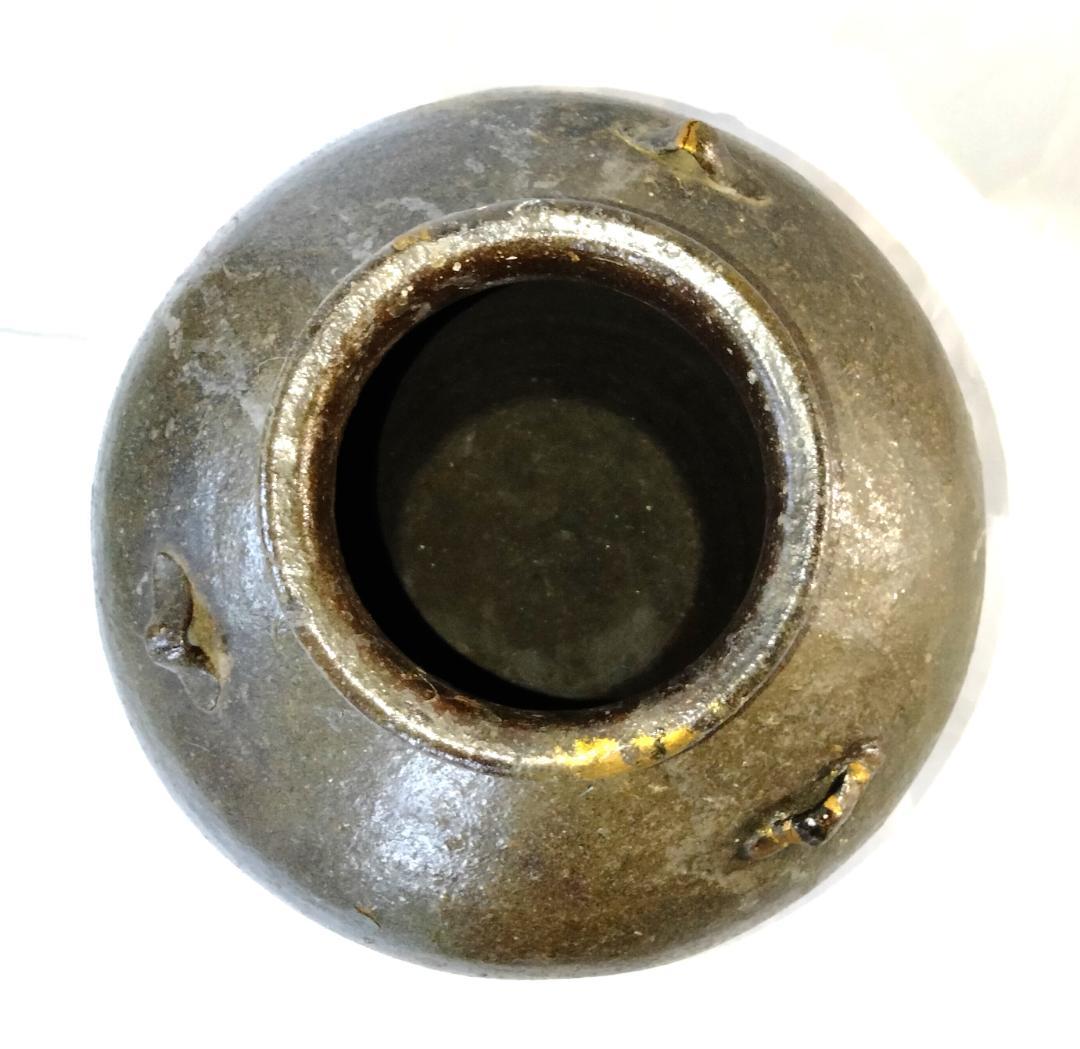 壺 三耳 モスグリーンと黒の釉薬雨垂れ 骨董 Ag-235