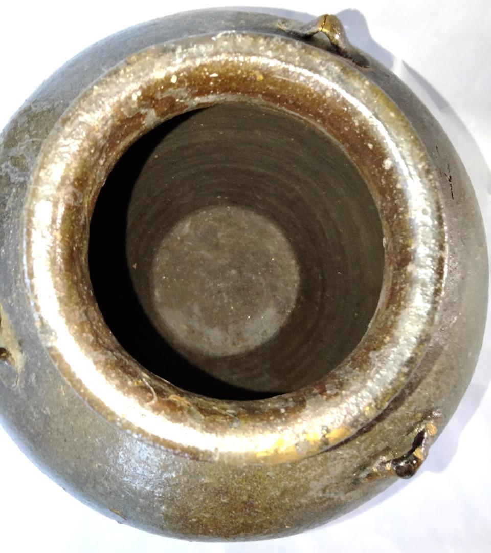 壺 三耳 モスグリーンと黒の釉薬雨垂れ 骨董 Ag-235