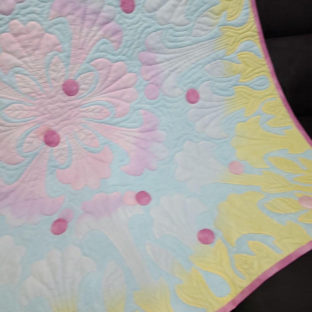 ハワイアンキルトタペストリー　1メートルサイズ　エンジェルストランペット