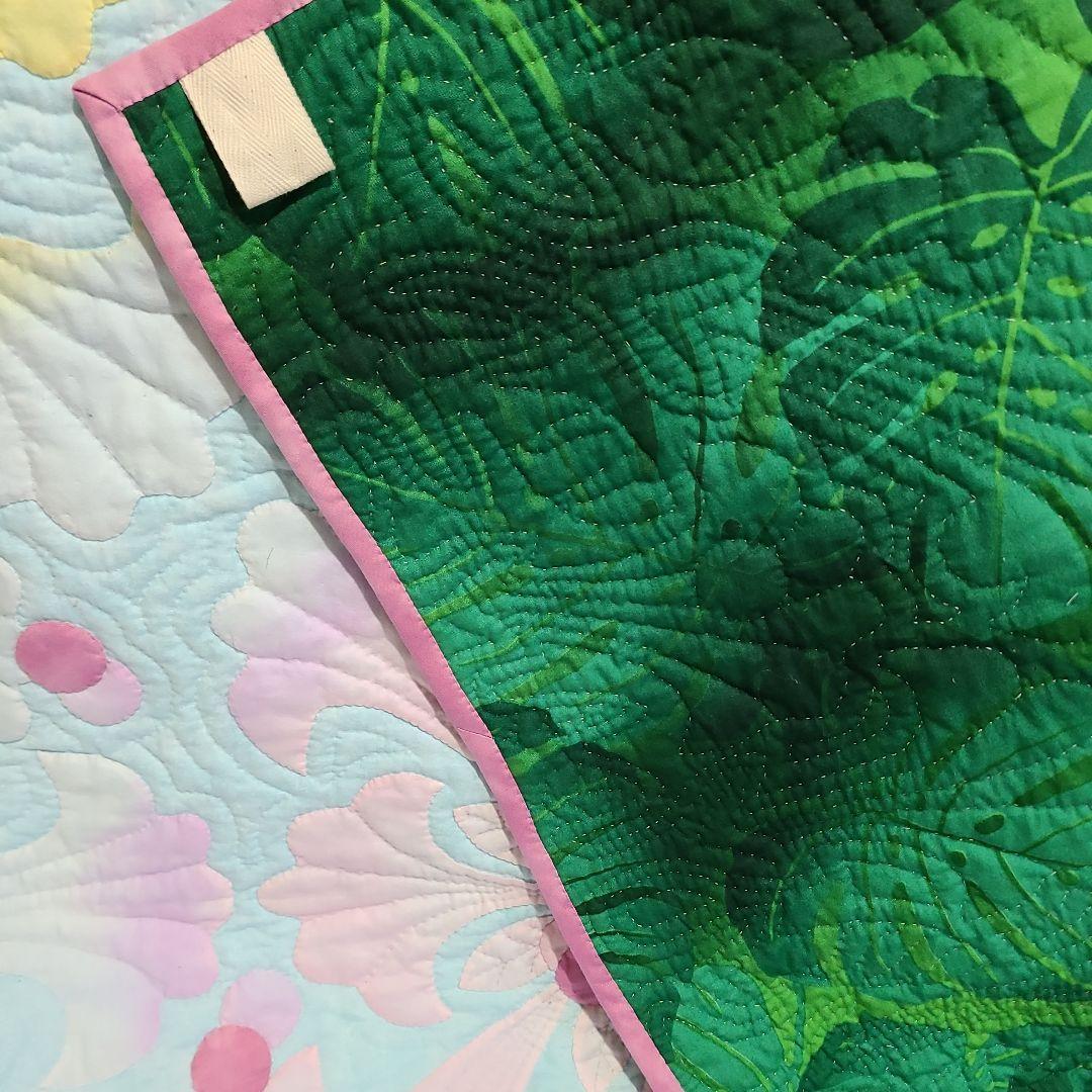 ハワイアンキルトタペストリー　1メートルサイズ　エンジェルストランペット