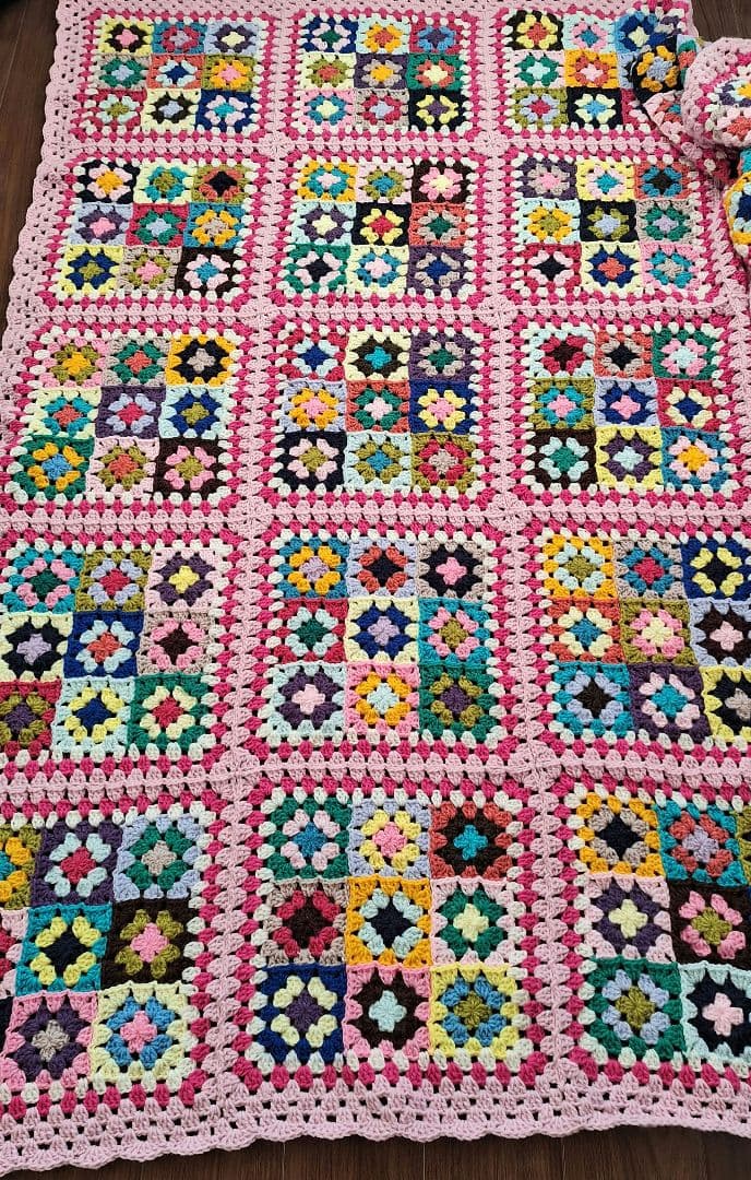 手編みモチーフマルチカバー