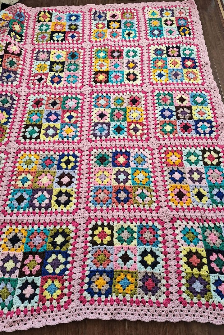 手編みモチーフマルチカバー