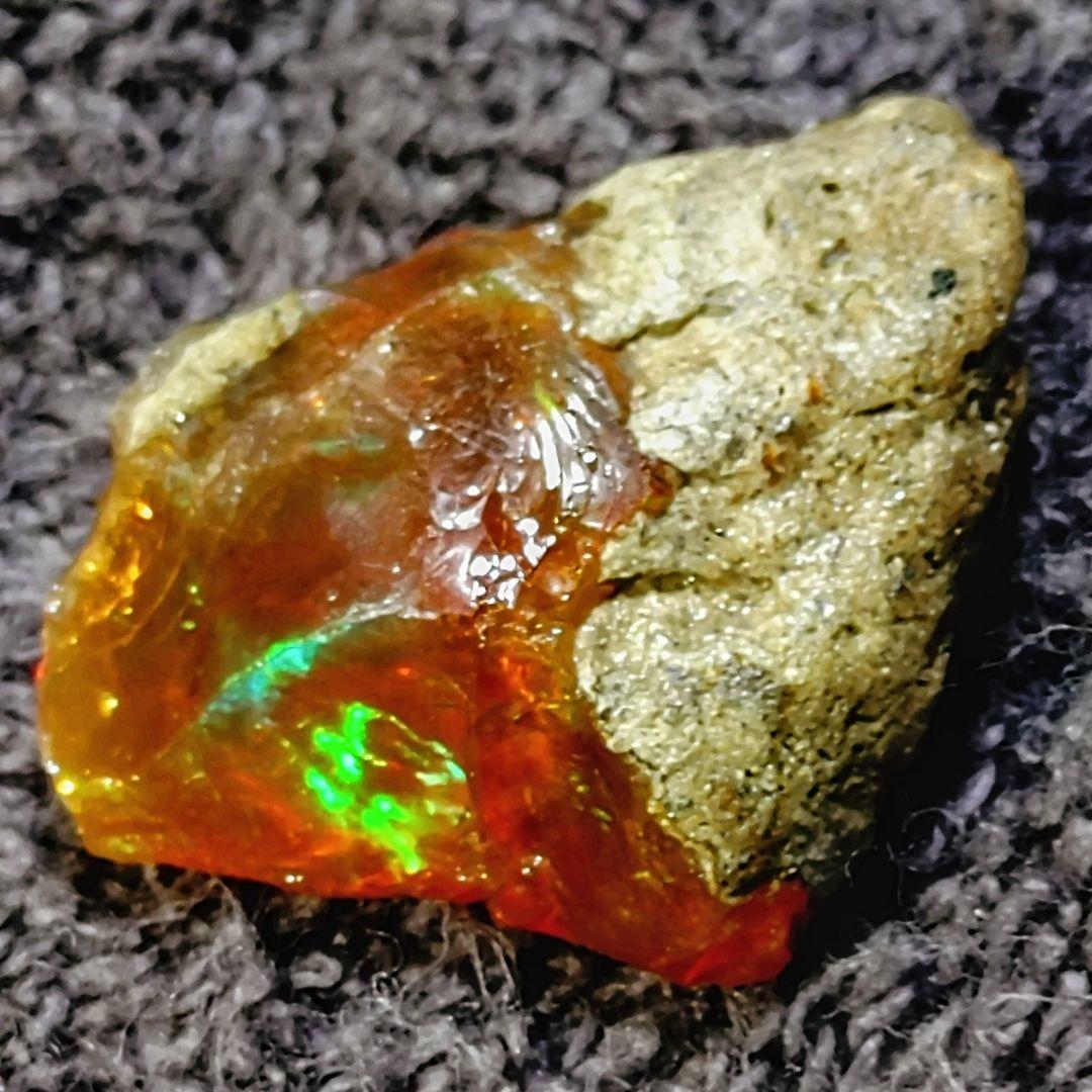 ★トップグレードプレシャスファイヤーオパール 結晶 9.5gF(SA+)