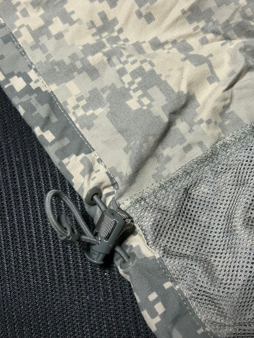 米軍放出品　ECWCS GEN3 ソフトシェル　UCP(ACU)　Lサイズ