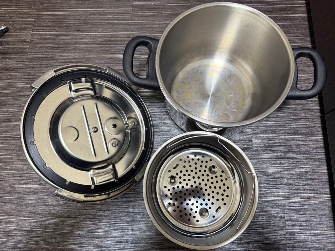 ティファール　圧力鍋 ステンレススチール製 安全ロック機能付き