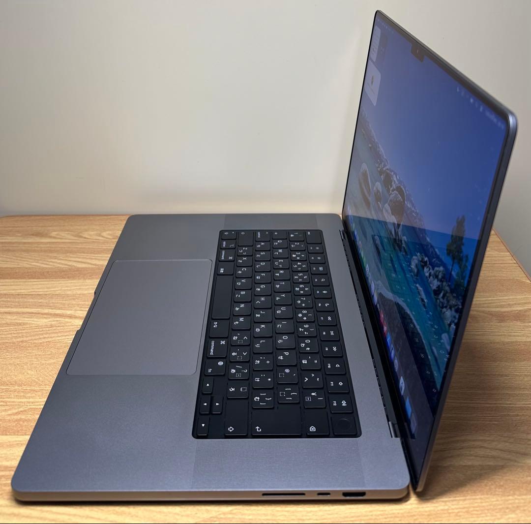 美品Macbook Pro M1 16inch,メモリ32Gb,SSD512Gb