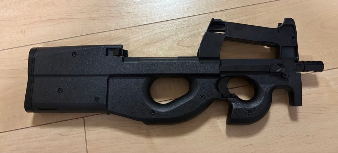P90EG 電動ガン バッテリー・マガジン付き