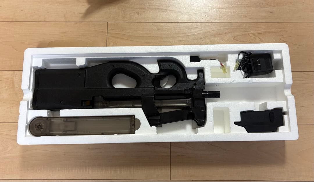 P90EG 電動ガン バッテリー・マガジン付き