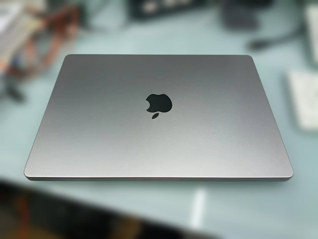 【美品】MacBook Pro M3シルバー 本体